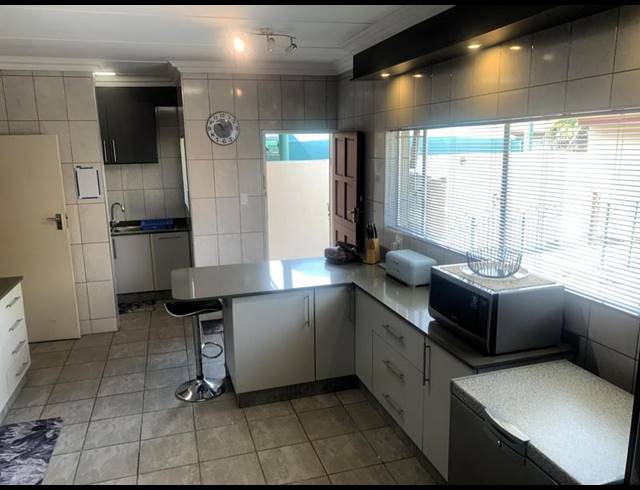 4 BEDROOM HOUSE FOR SALE IN FREEWAY PARK